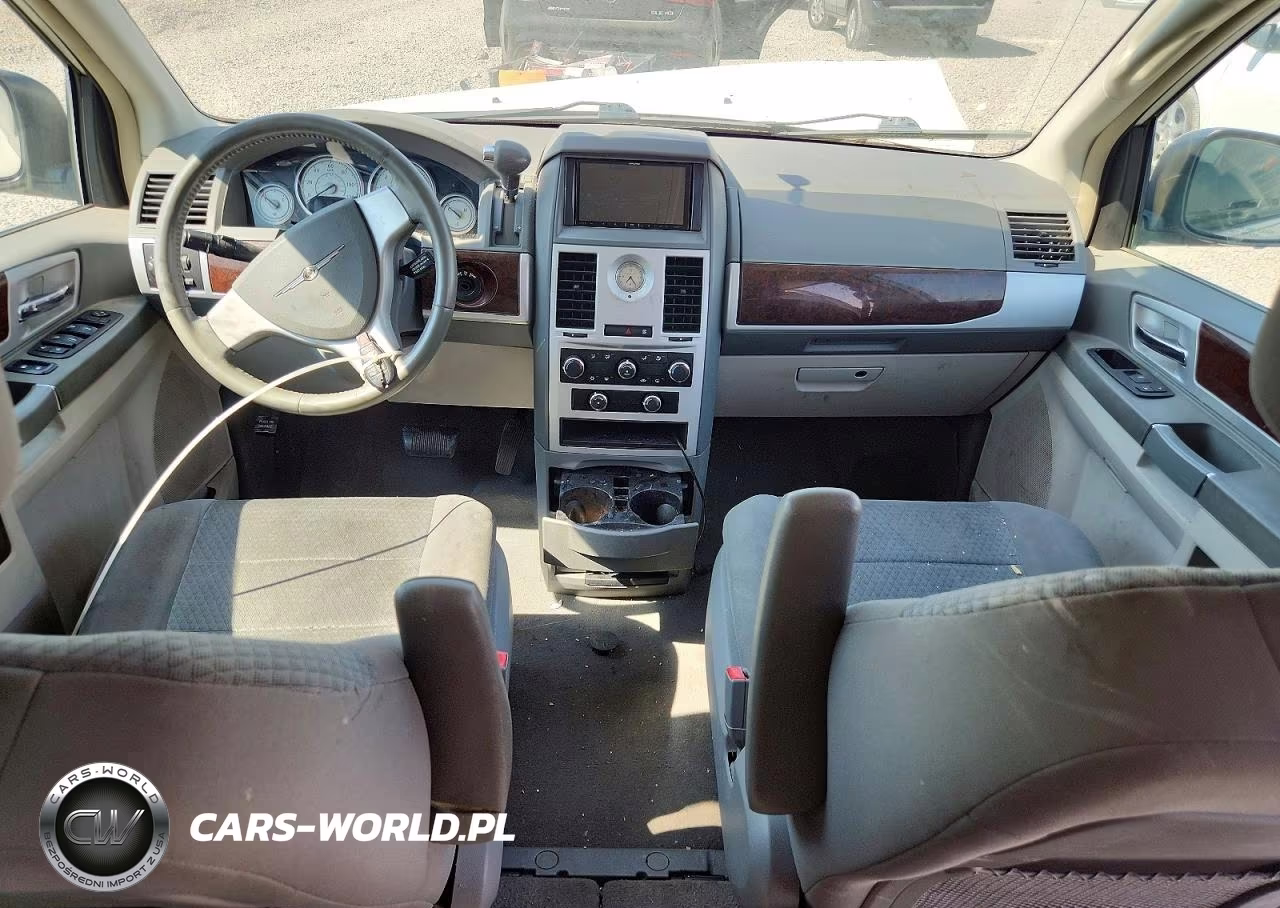 2010 Chrysler Town & Country Touring VIN:2A4RR5D18AR413248 - 8