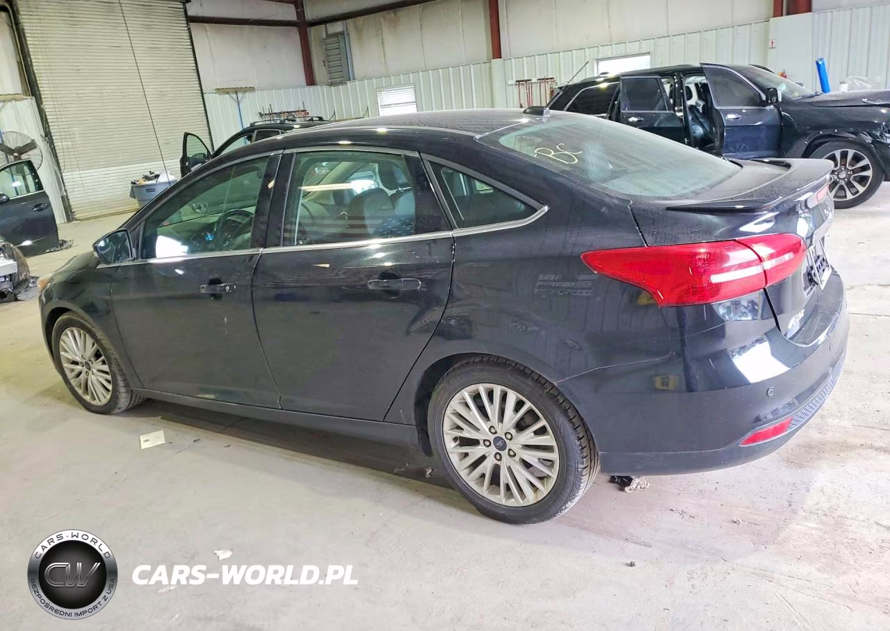 2018 Ford Focus Titanium VIN:1FADP3J20JL273394 - 2