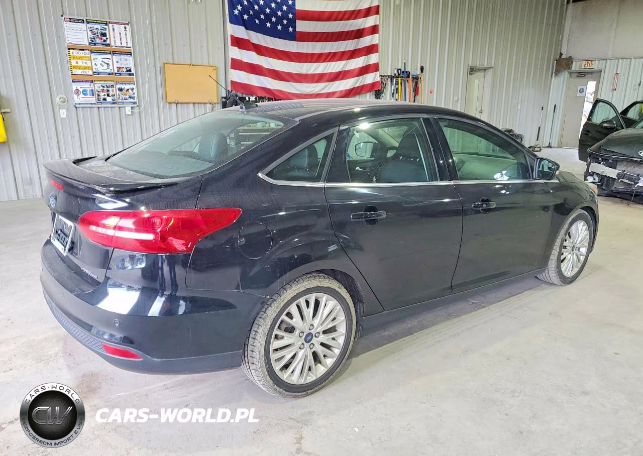 2018 Ford Focus Titanium VIN:1FADP3J20JL273394 - 3