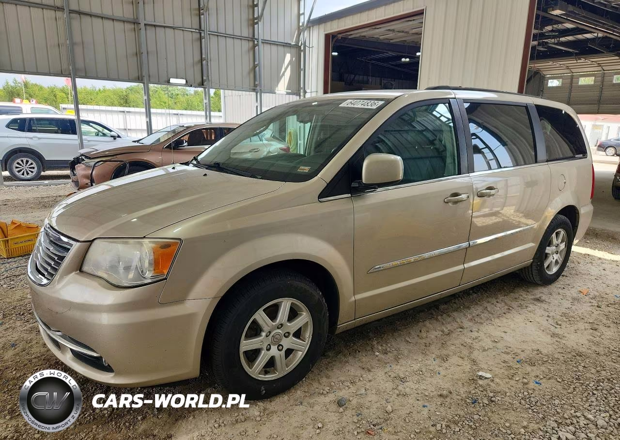 2012 Chrysler Town & Country Touring – zdjęcie 1 z 13