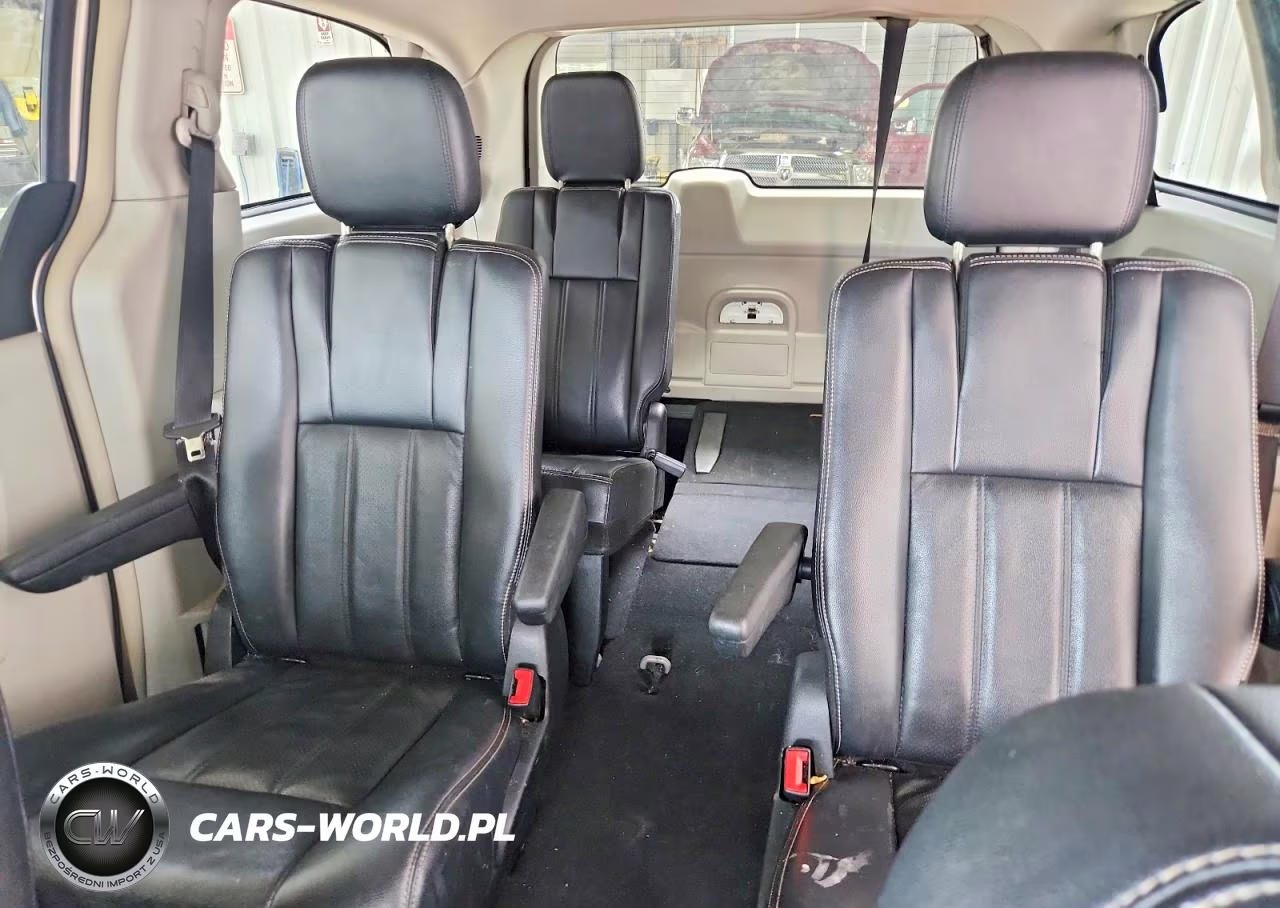 2012 Chrysler Town & Country Touring VIN:2C4RC1BG2CR313575 - 10