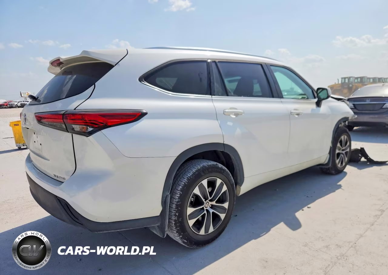 2021 Toyota Highlander Xle VIN:5TDGZRBH3MS102035 - 3