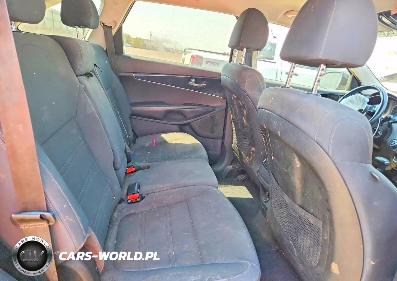 2019 Kia Sorento Lx VIN:5XYPG4A35KG452341 - 11