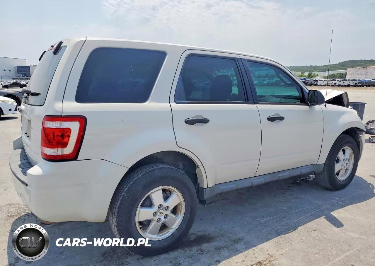 2011 Ford Escape Xls VIN:1FMCU0C70BKC64249 - 3