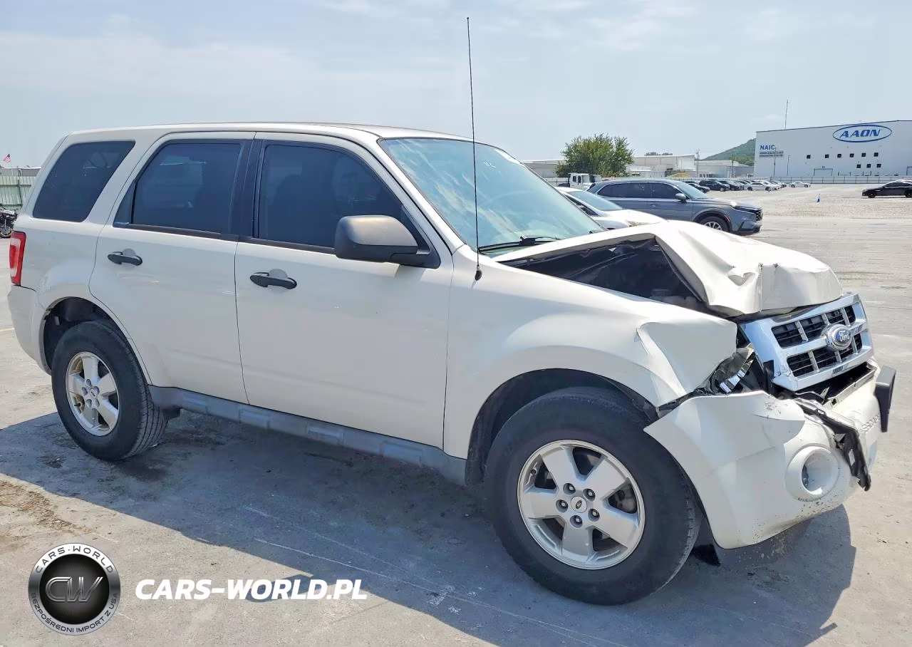 2011 Ford Escape Xls VIN:1FMCU0C70BKC64249 - 4
