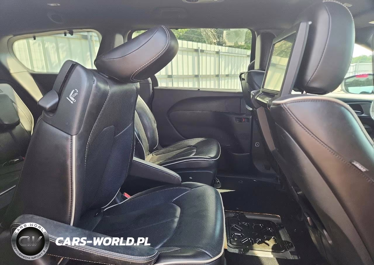 2020 Chrysler Pacifica Hybrid Limited VIN:2C4RC1N74LR257926 - 11