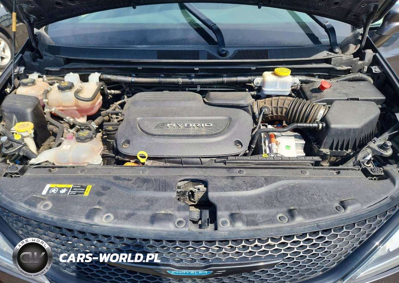 2020 Chrysler Pacifica Hybrid Limited VIN:2C4RC1N74LR257926 - 12