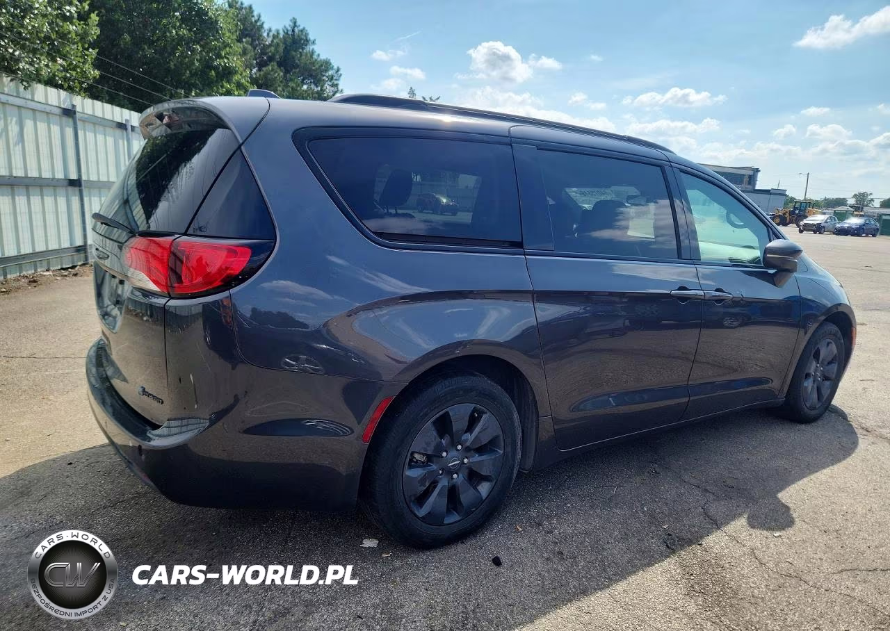 2020 Chrysler Pacifica Hybrid Limited VIN:2C4RC1N74LR257926 - 3