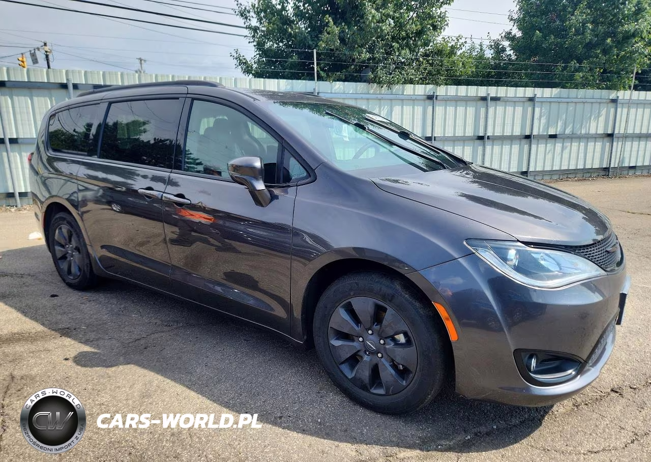 2020 Chrysler Pacifica Hybrid Limited VIN:2C4RC1N74LR257926 - 4