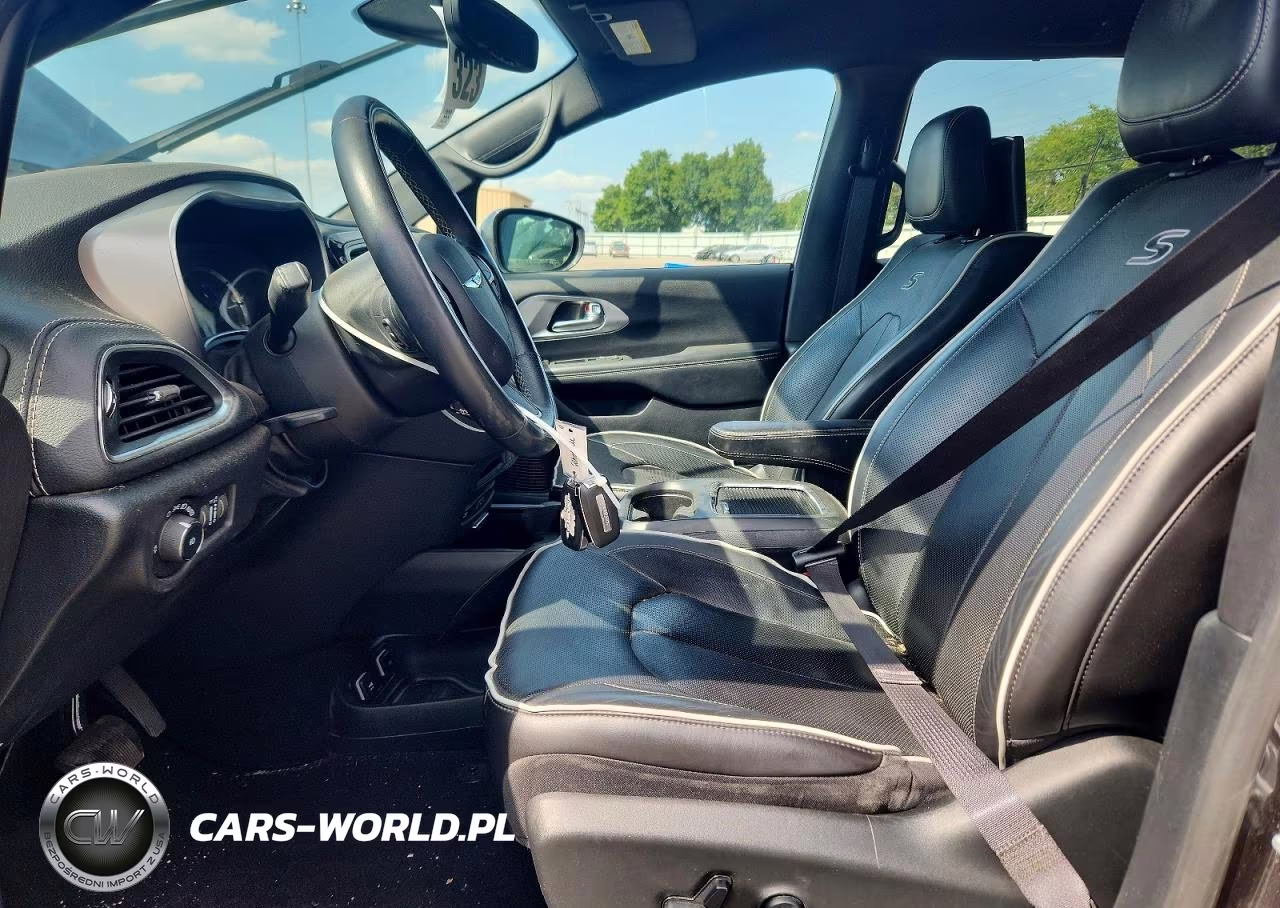 2020 Chrysler Pacifica Hybrid Limited VIN:2C4RC1N74LR257926 - 7