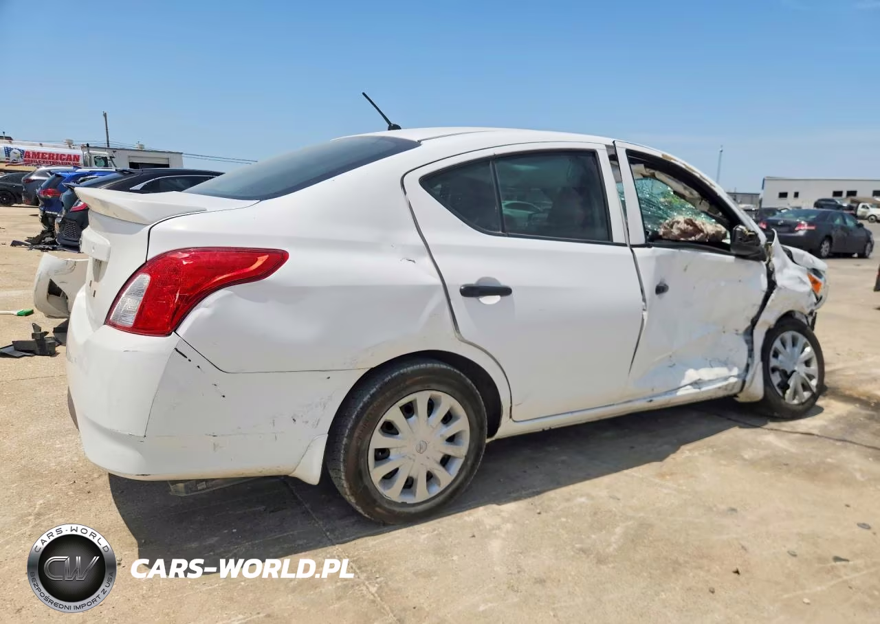 2018 Nissan Versa S Plus VIN:3N1CN7APXJL815798 - 3