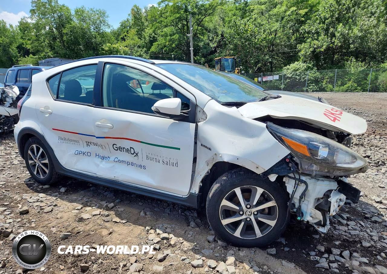 2018 Toyota Prius C Two VIN:JTDKDTB31J1599833 - 4