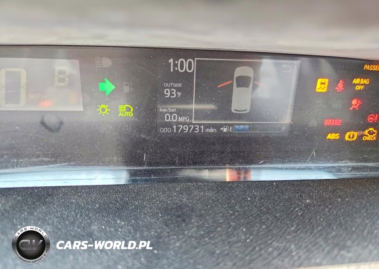 2018 Toyota Prius C Two VIN:JTDKDTB31J1599833 - 9