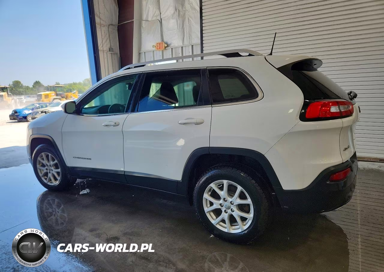 2016 Jeep Cherokee Latitude VIN:1C4PJMCS2GW115447 - 2