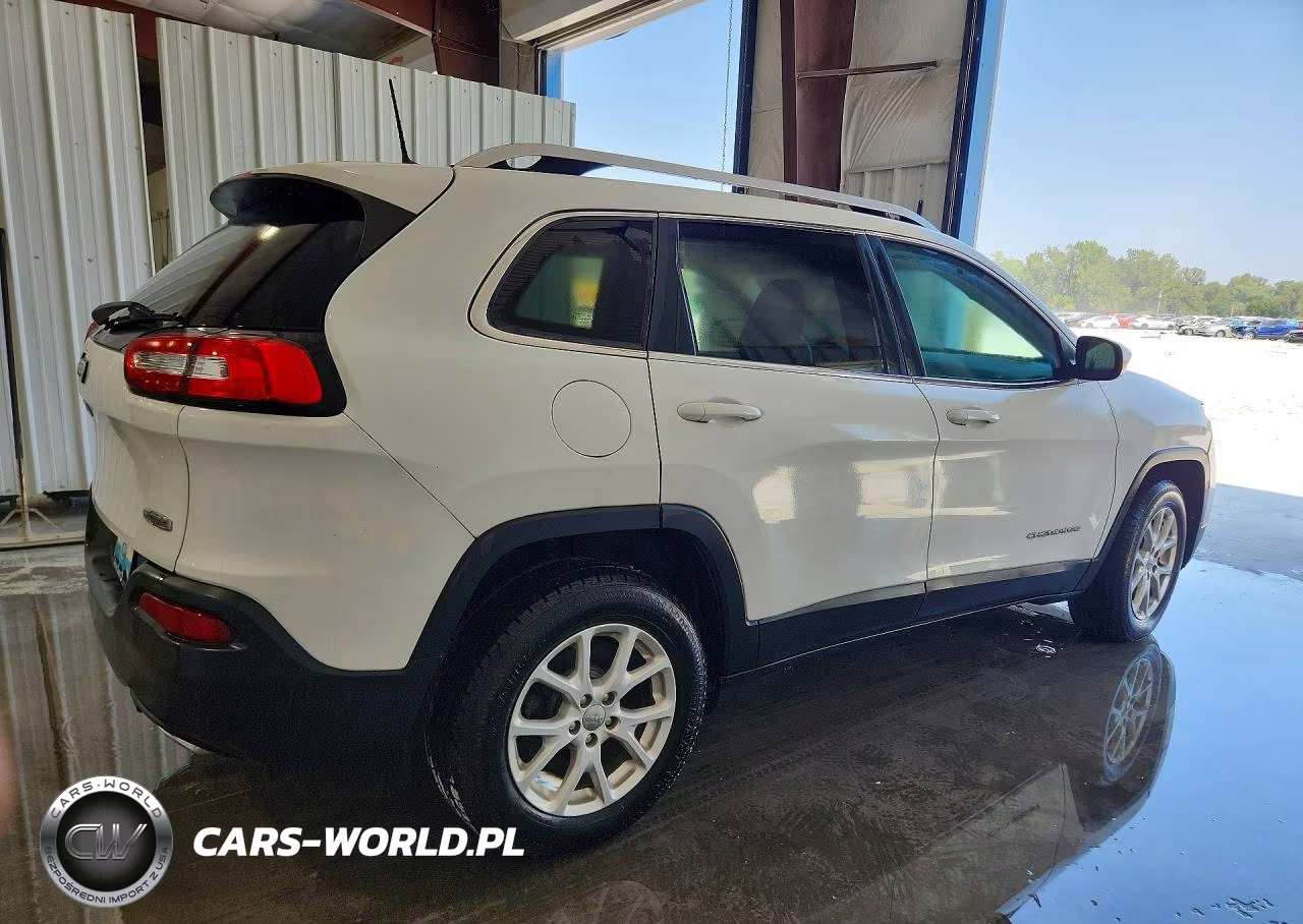 2016 Jeep Cherokee Latitude VIN:1C4PJMCS2GW115447 - 3