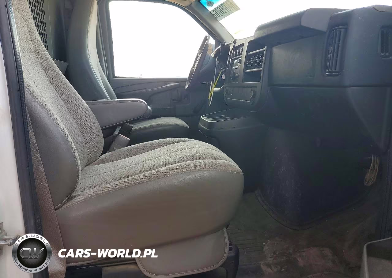 2014 Chevrolet Express G2500 VIN:1GCWGFCA5E1101176 - 11
