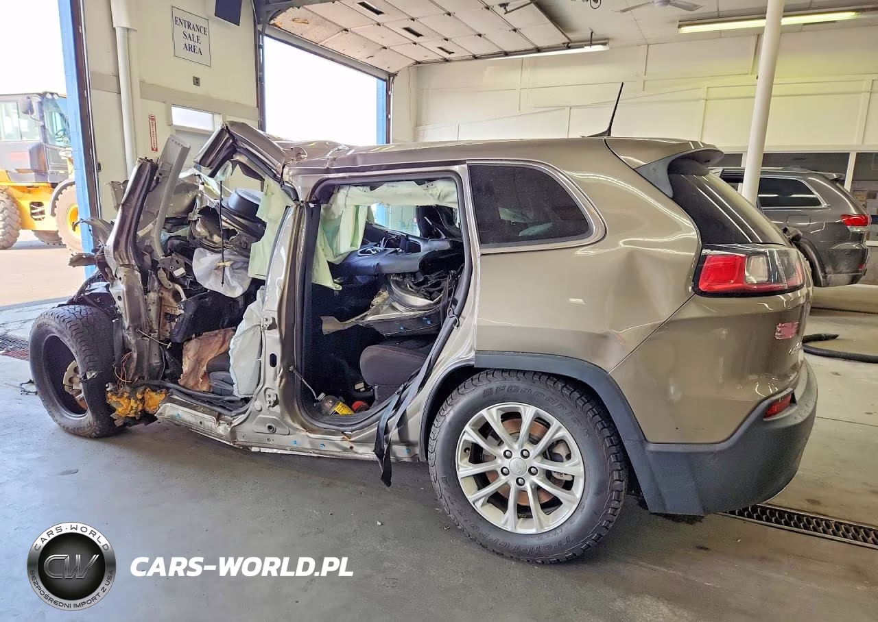 2019 Jeep Cherokee Latitude VIN:1C4PJMCX9KD232040 - 2