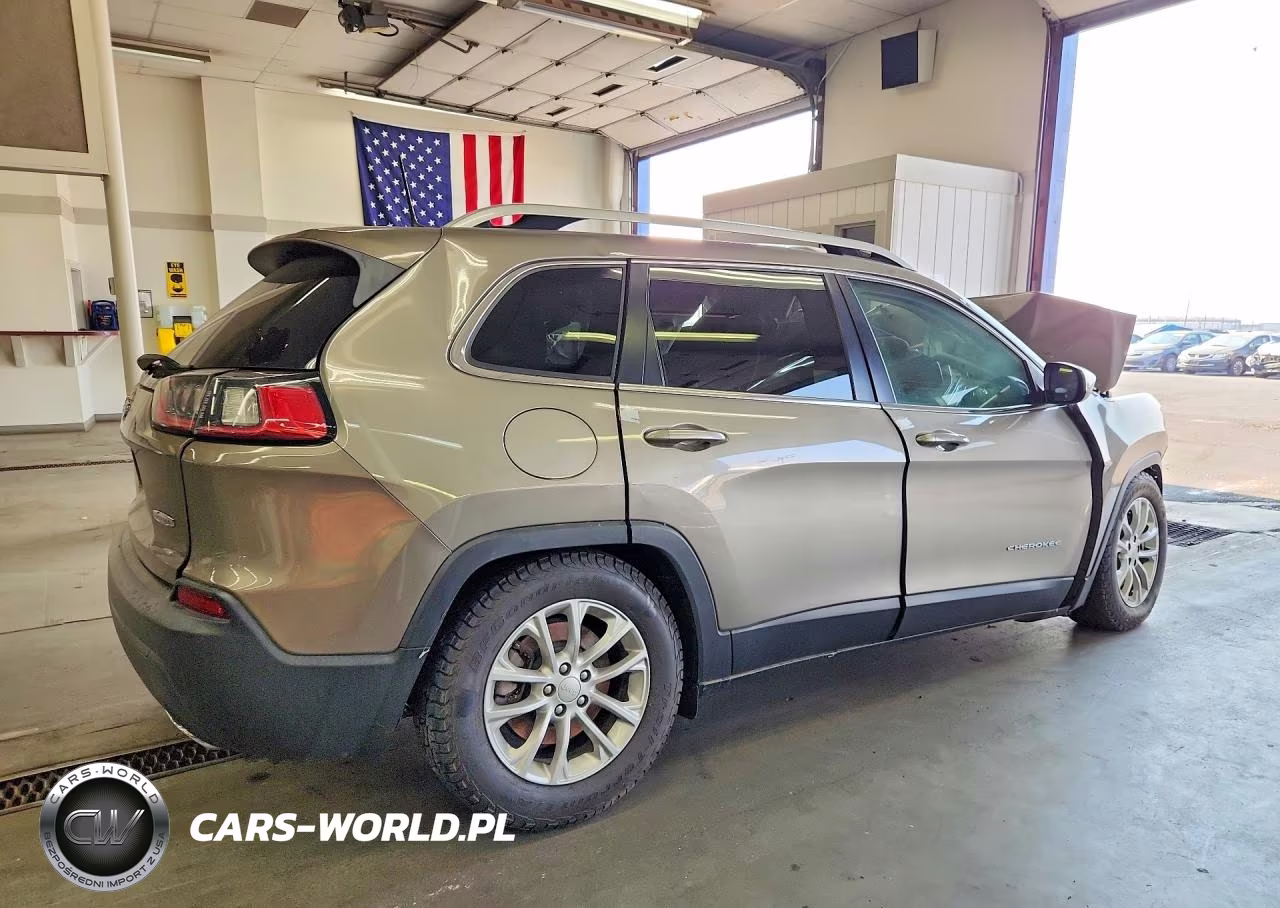 2019 Jeep Cherokee Latitude VIN:1C4PJMCX9KD232040 - 3
