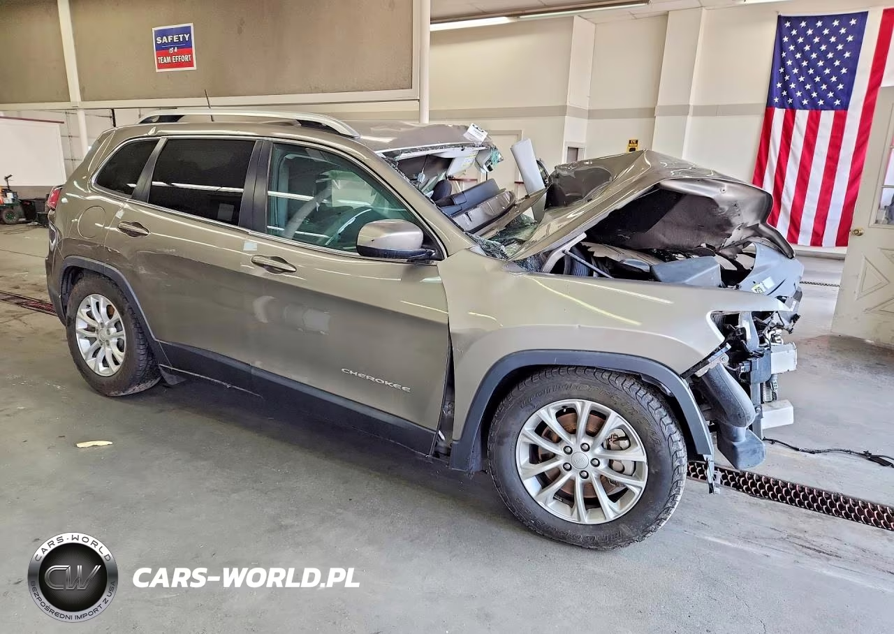 2019 Jeep Cherokee Latitude VIN:1C4PJMCX9KD232040 - 4