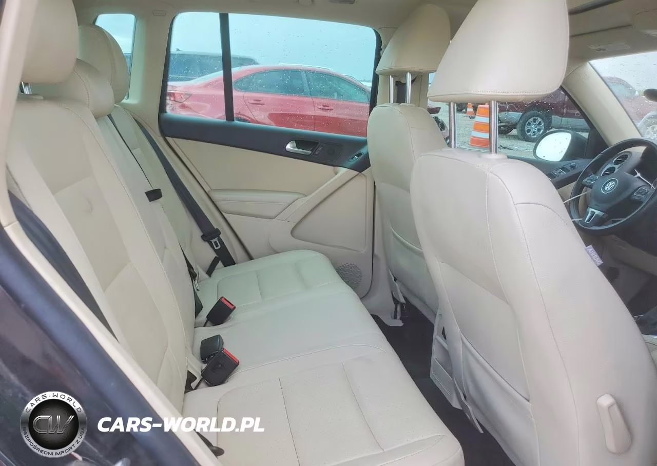 2017 Volkswagen Tiguan Wolfsburg VIN:WVGSV7AX8HK014965 - 10