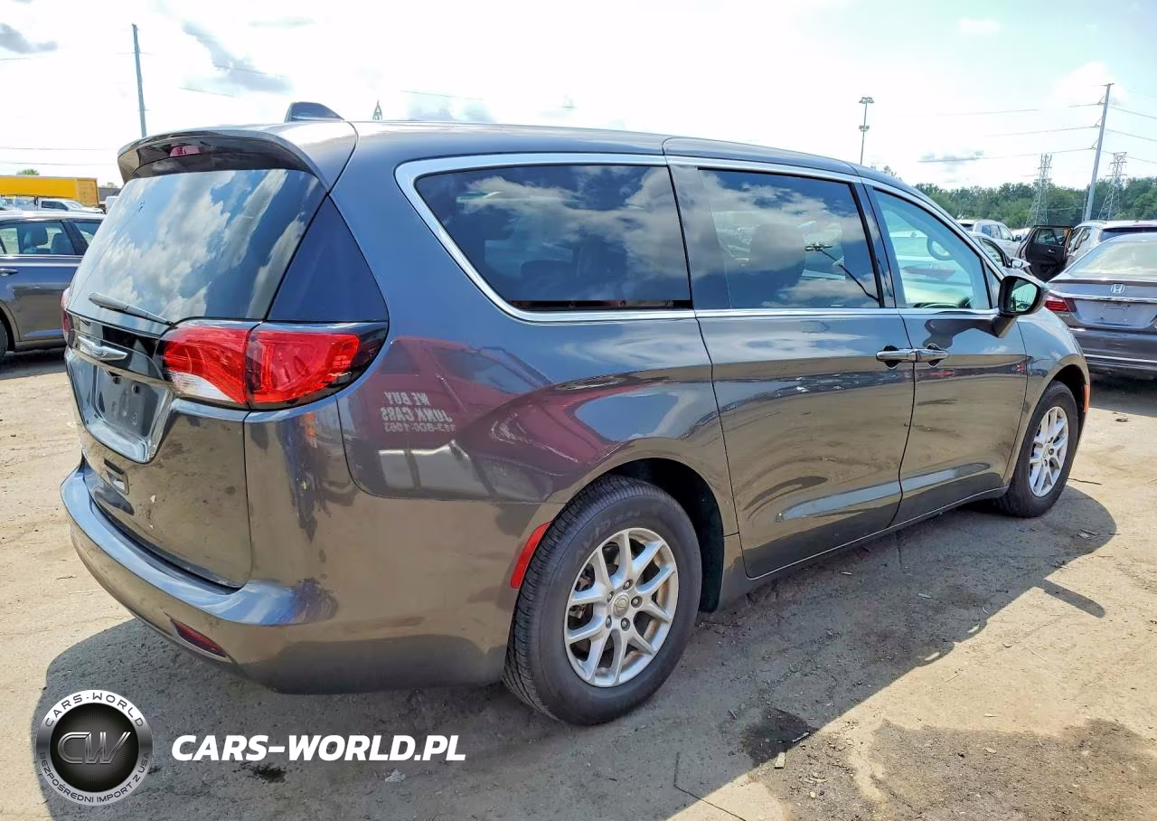 2017 Chrysler Pacifica Touring VIN:2C4RC1DG9HR720183 - 3