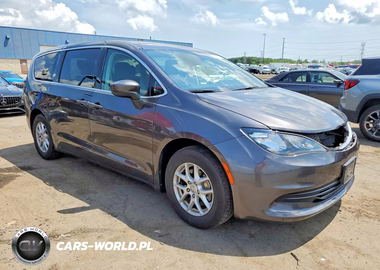 2017 Chrysler Pacifica Touring VIN:2C4RC1DG9HR720183 - 4