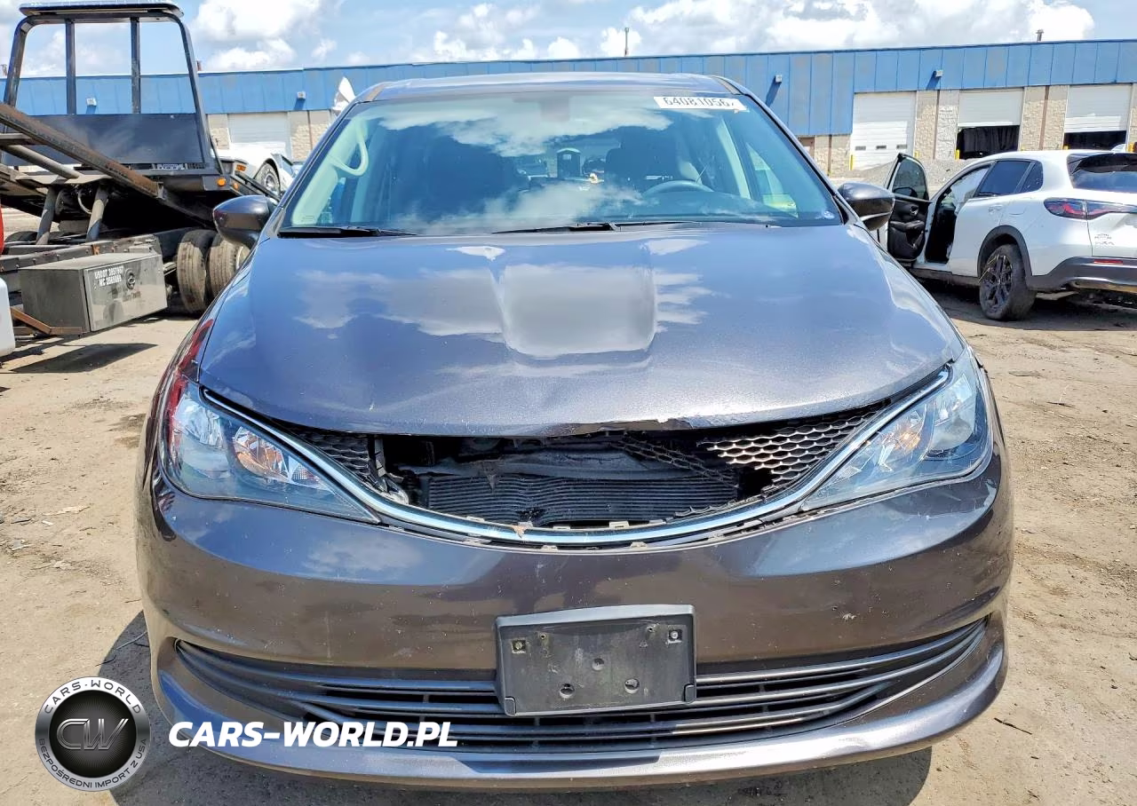 2017 Chrysler Pacifica Touring VIN:2C4RC1DG9HR720183 - 5