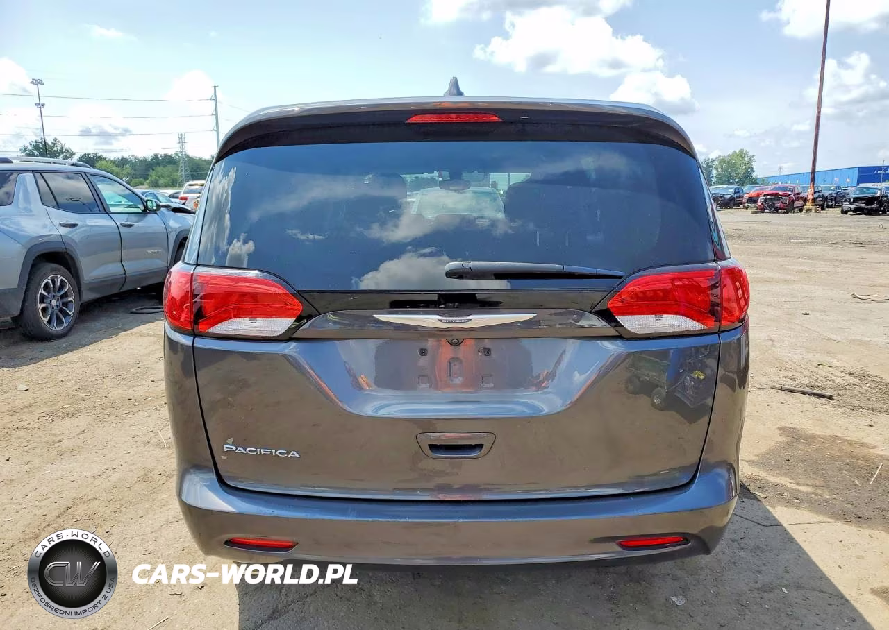2017 Chrysler Pacifica Touring VIN:2C4RC1DG9HR720183 - 6