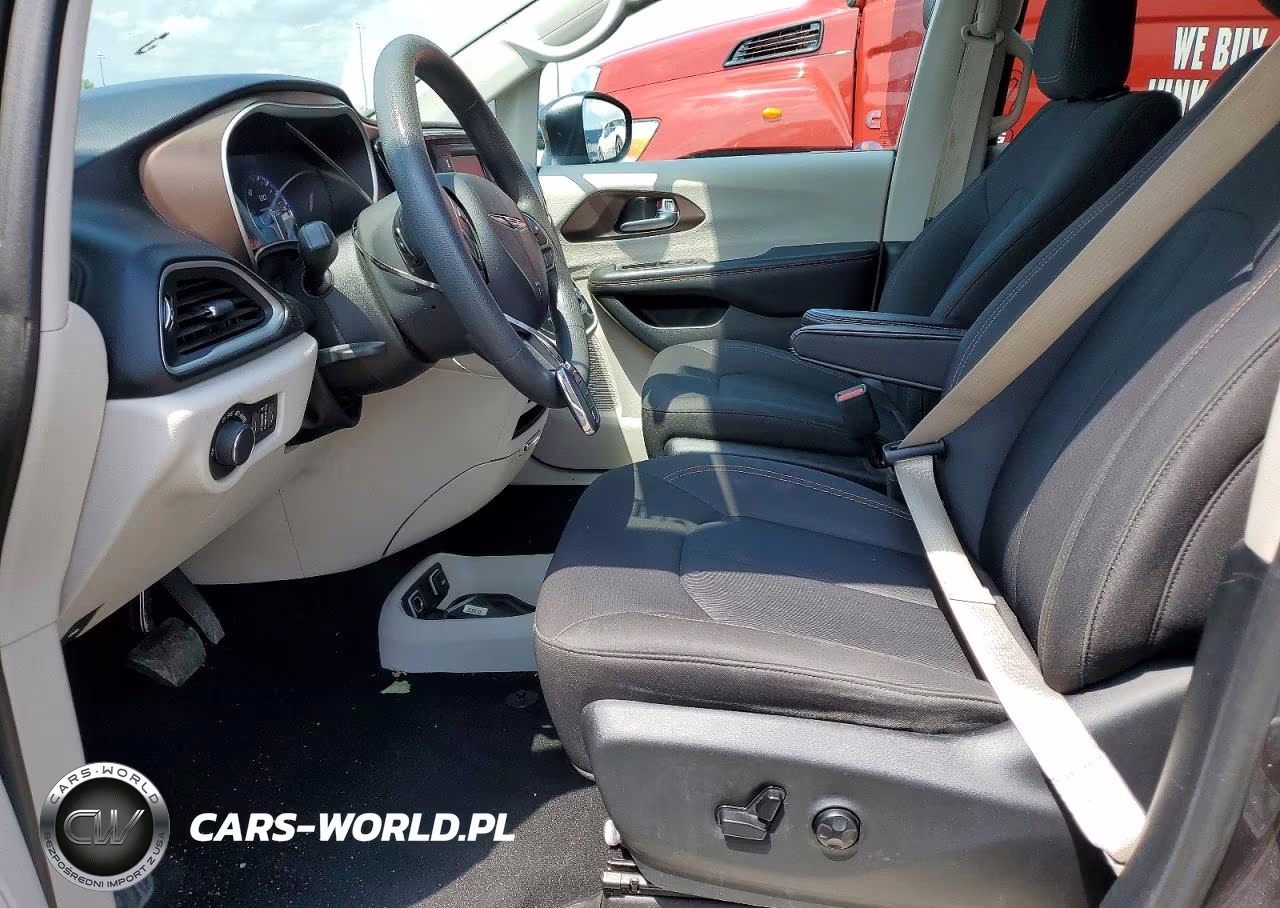 2017 Chrysler Pacifica Touring VIN:2C4RC1DG9HR720183 - 7