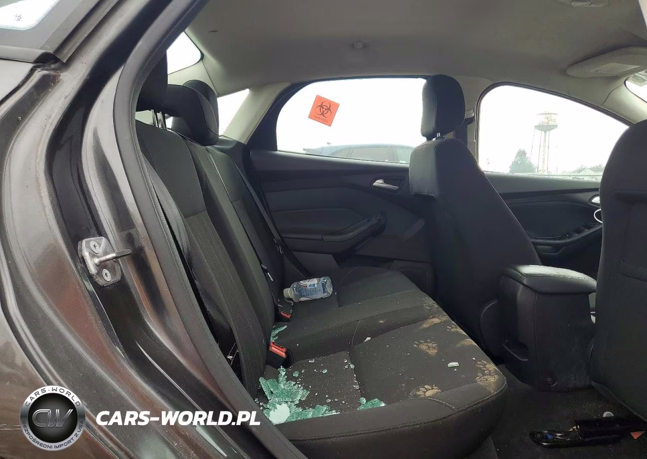 2018 Ford Focus Se VIN:1FADP3F20JL266793 - 10