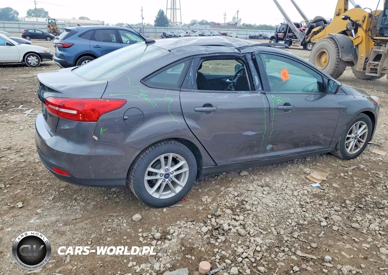 2018 Ford Focus Se VIN:1FADP3F20JL266793 - 3