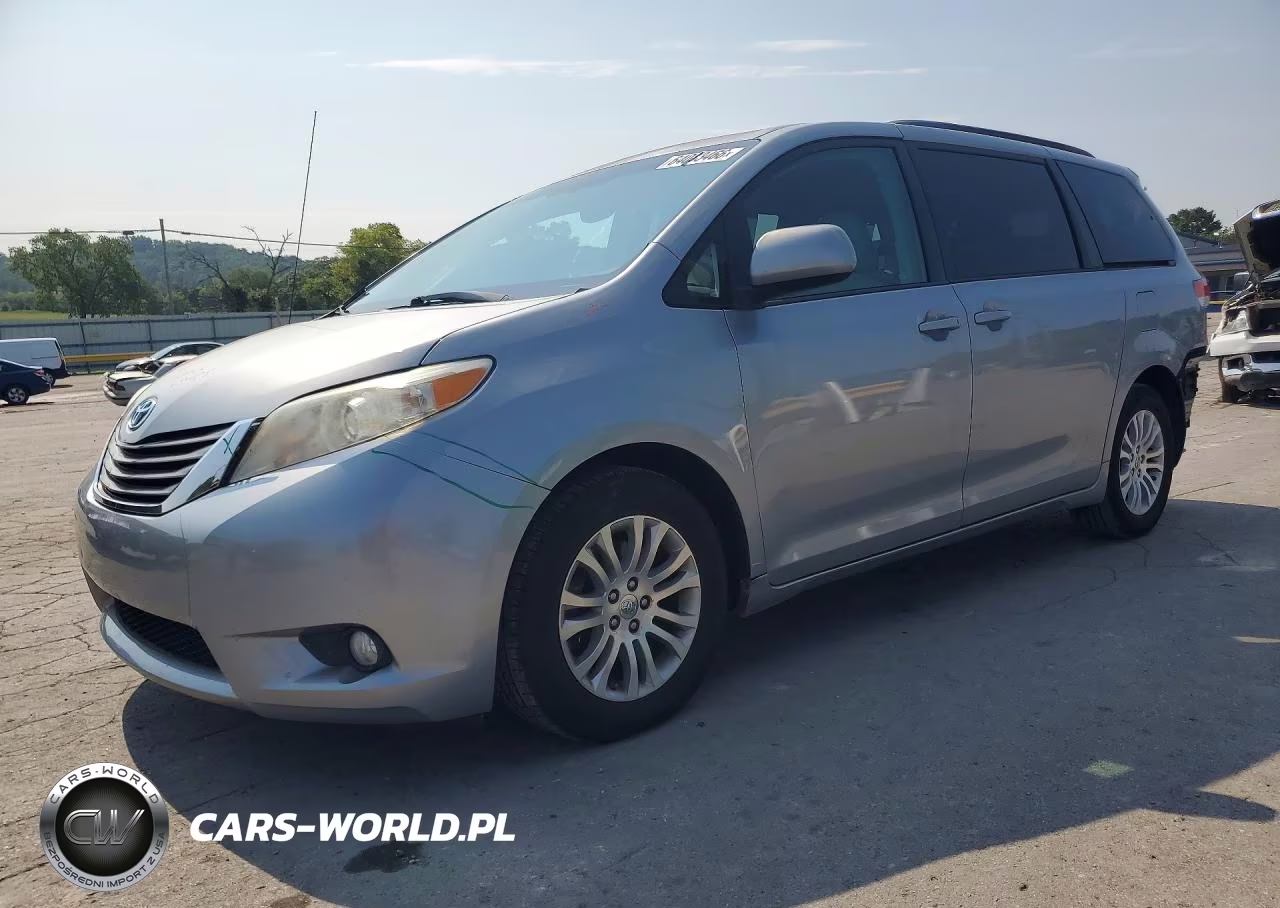 2012 Toyota Sienna Xle 8-Passenger – zdjęcie 1 z 13