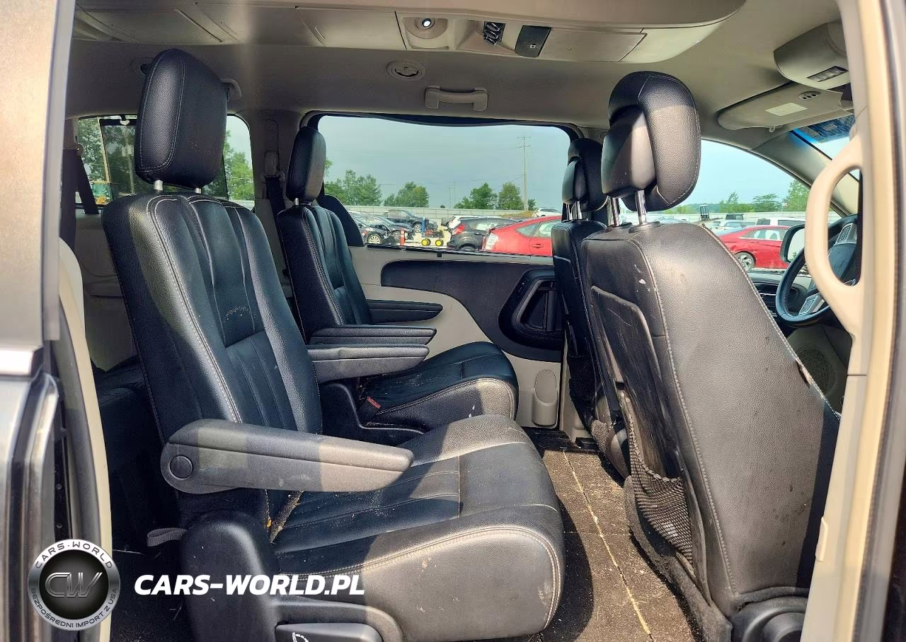 2016 Chrysler Town & Country Touring VIN:2C4RC1BG3GR254915 - 11