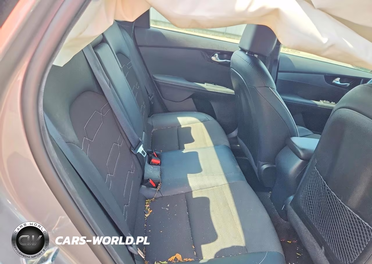 2023 Kia Forte Gt Line VIN:3KPF54AD3PE580026 - 10