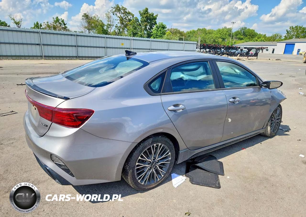 2023 Kia Forte Gt Line VIN:3KPF54AD3PE580026 - 3