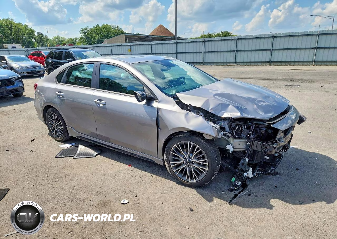 2023 Kia Forte Gt Line VIN:3KPF54AD3PE580026 - 4