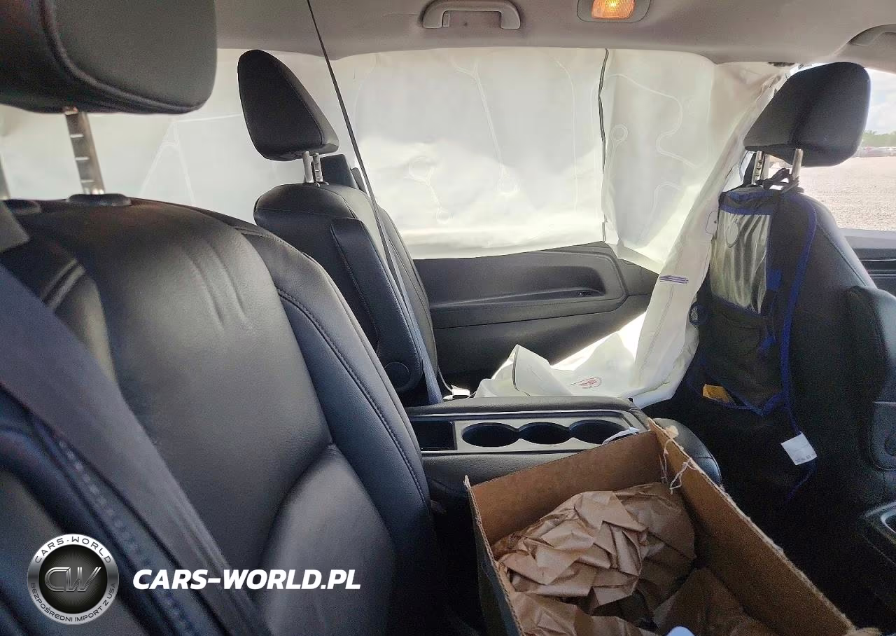 2021 Honda Odyssey Touring VIN:5FNRL6H83MB025946 - 11