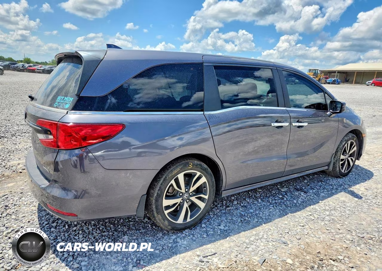2021 Honda Odyssey Touring VIN:5FNRL6H83MB025946 - 3