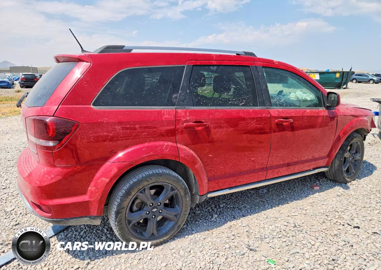 2018 Dodge Journey Crossroad VIN:3C4PDDGGXJT390784 - 3