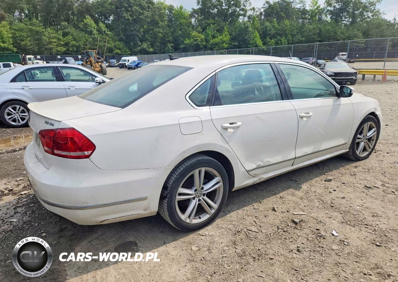 2013 Volkswagen Passat Sel VIN:1VWCN7A39DC003724 - 3