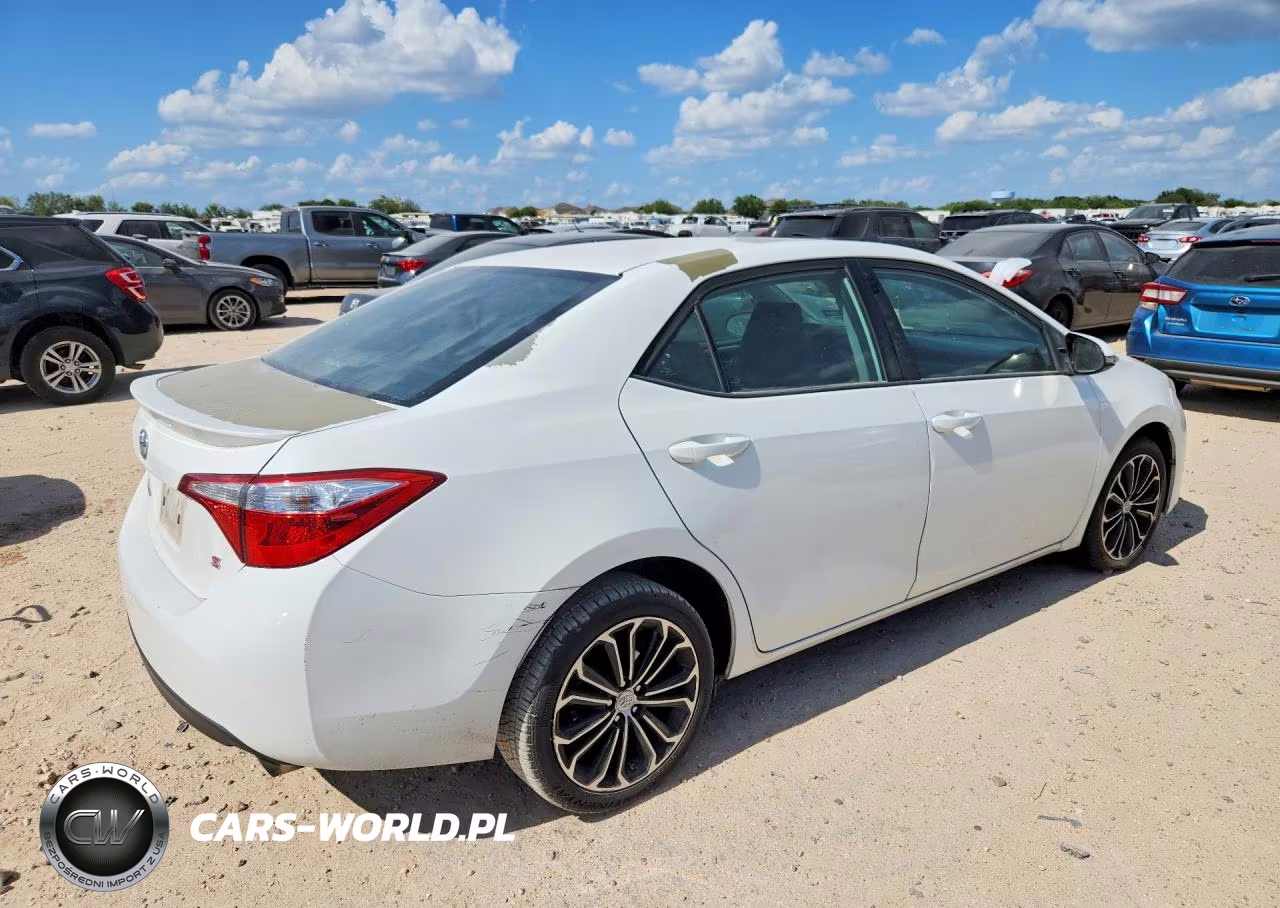 2016 Toyota Camry Xse VIN:5YFBURHE8GP373109 - 3