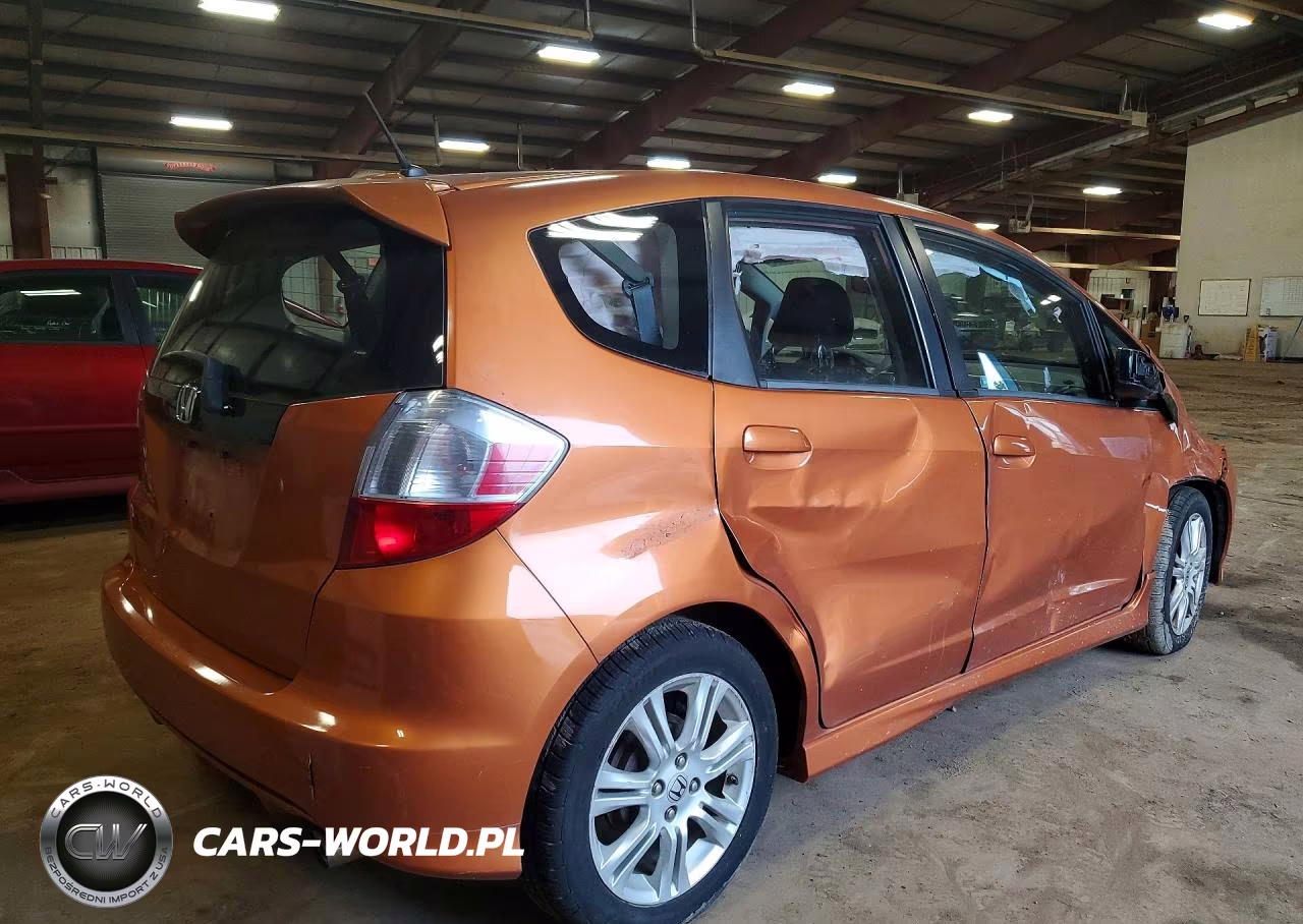 2011 Honda Fit Sport VIN:JHMGE8H63BS010003 - 3