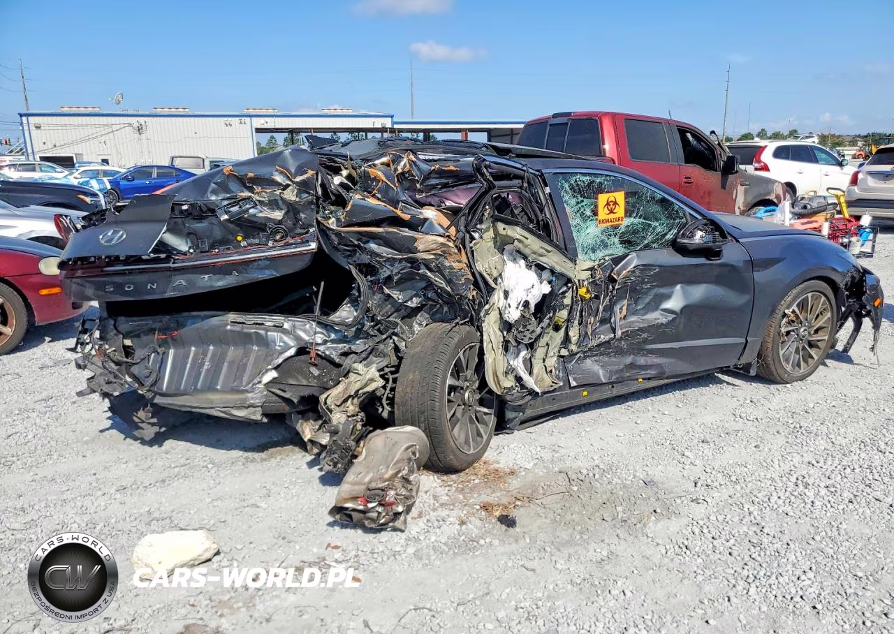 2023 Hyundai Sonata Limited VIN:KMHL34J2XPA292929 - 3
