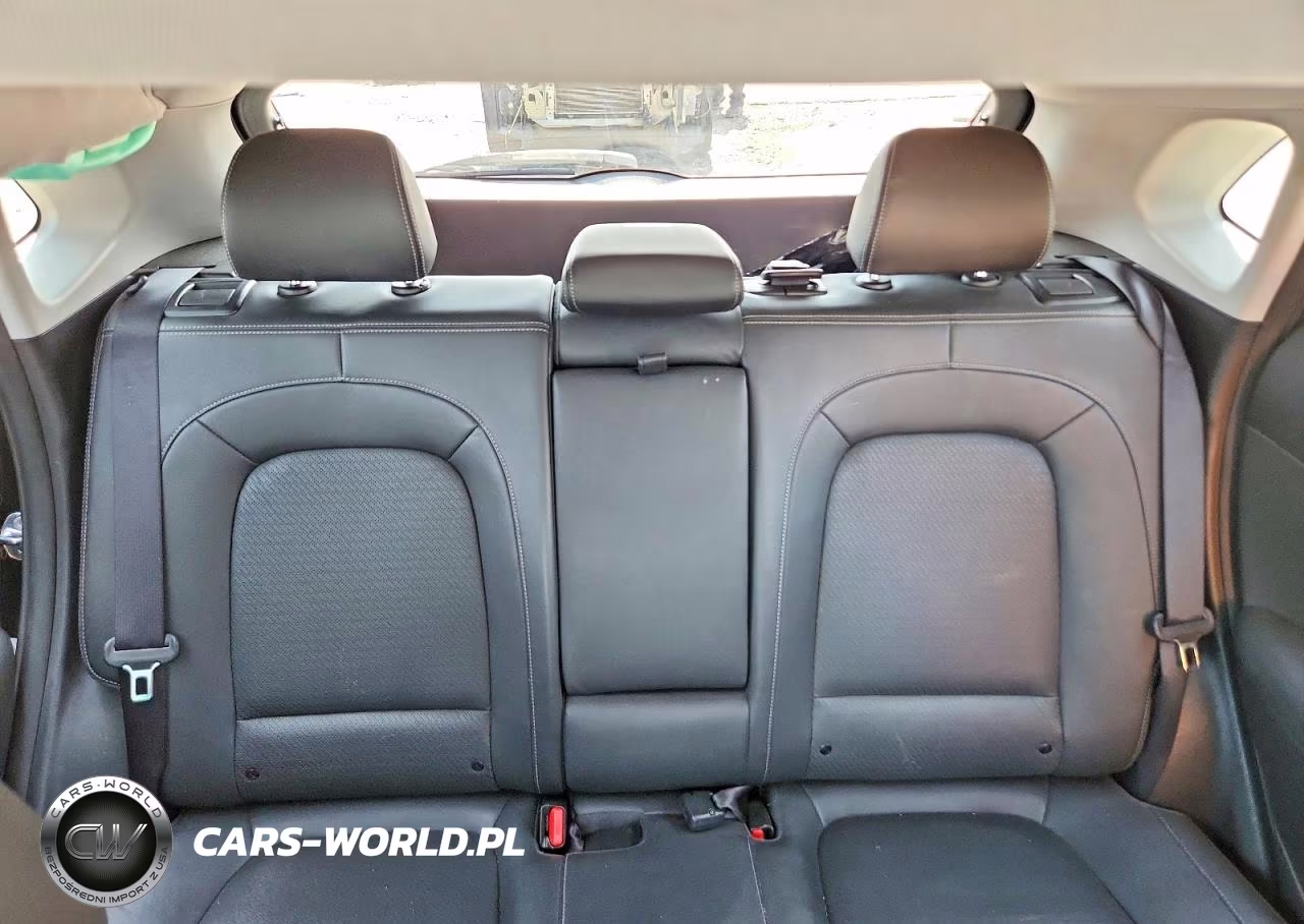 2019 Hyundai Kona Ultimate VIN:KM8K5CA53KU252726 - 10