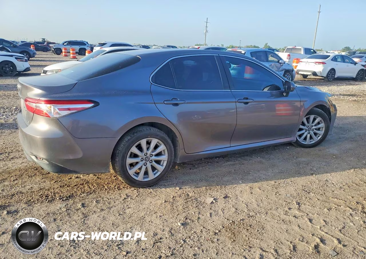 2018 Toyota Camry Le VIN:4T1B11HK9JU579688 - 3