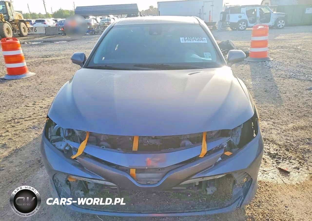 2018 Toyota Camry Le VIN:4T1B11HK9JU579688 - 5