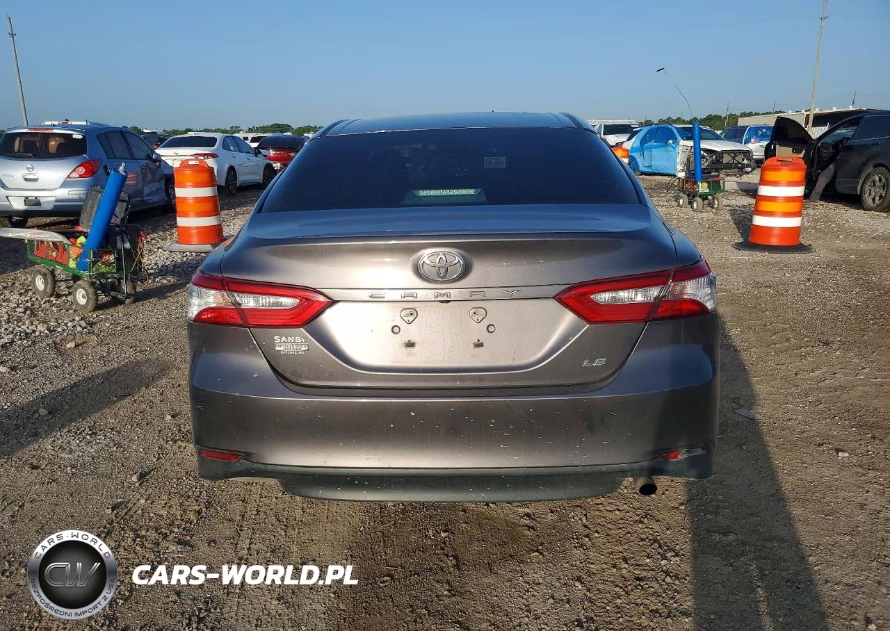 2018 Toyota Camry Le VIN:4T1B11HK9JU579688 - 6
