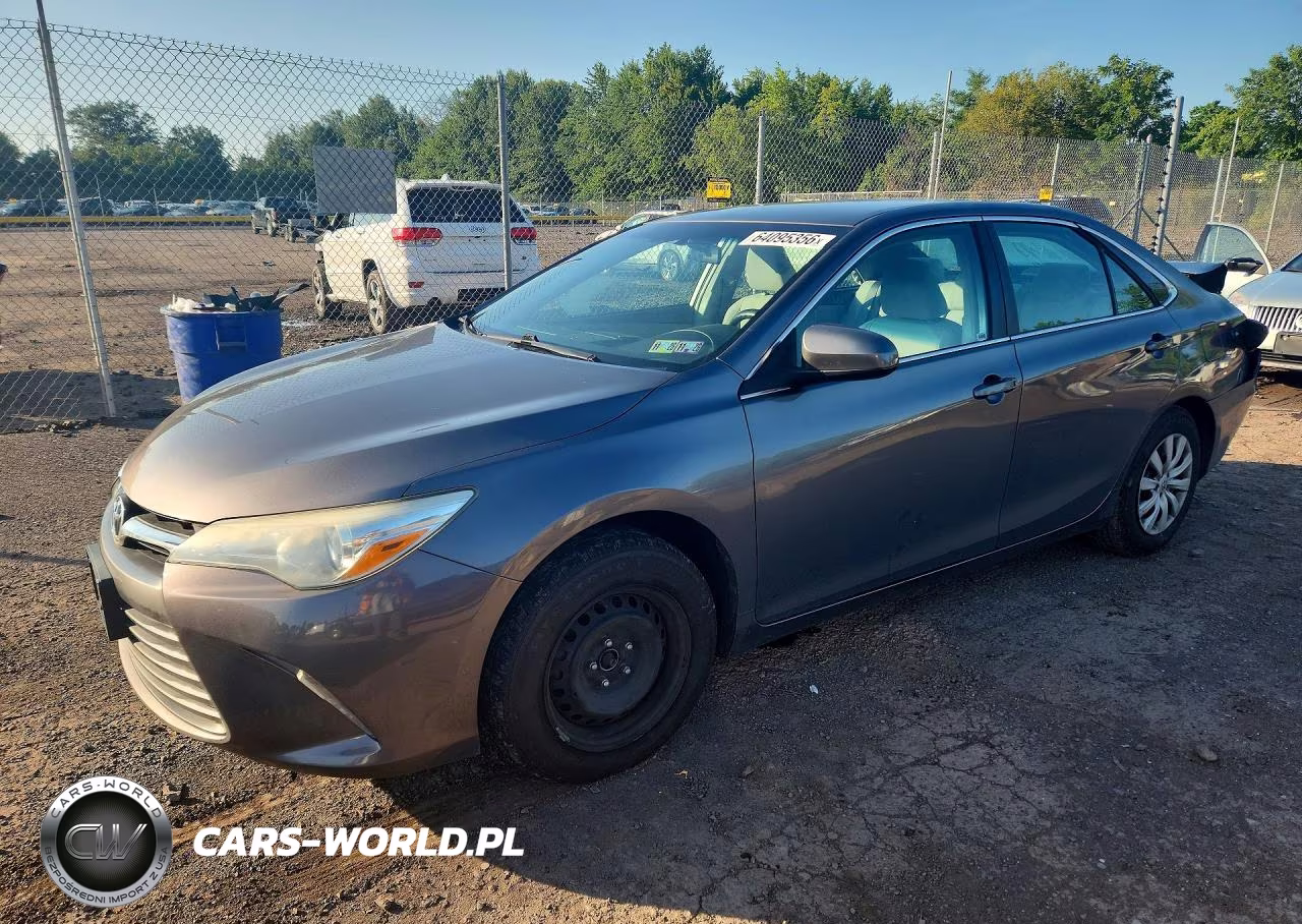 2016 Toyota Camry Le – zdjęcie 1 z 12