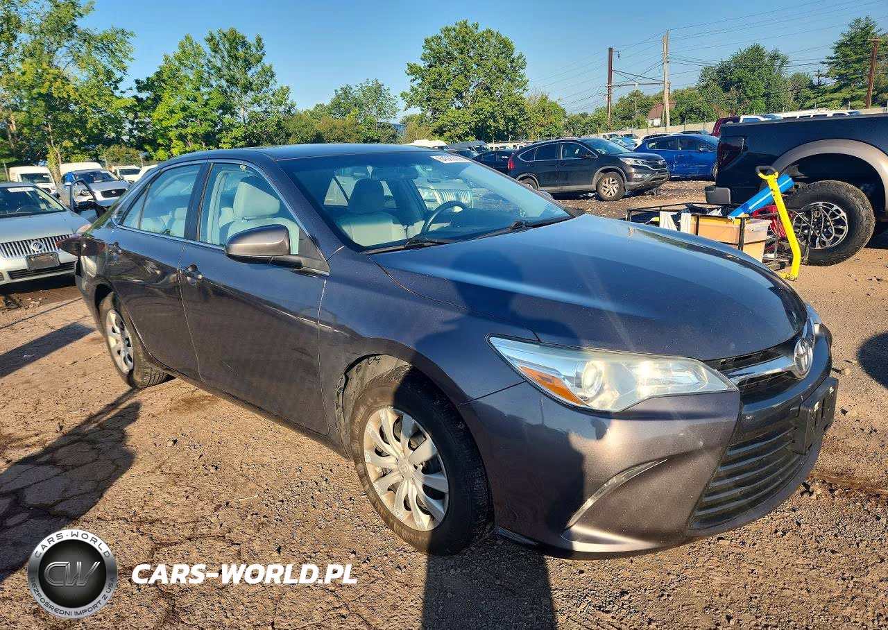 2016 Toyota Camry Le VIN:4T1BF1FK6GU586515 - 4