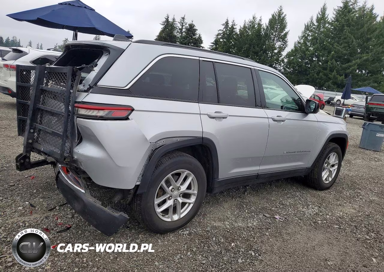 2024 Jeep Grand Cherokee Laredo VIN:1C4RJHAG1RC180082 - 3